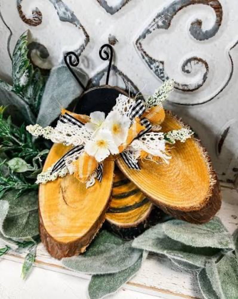 Bumblebee Wood-Slice Decor